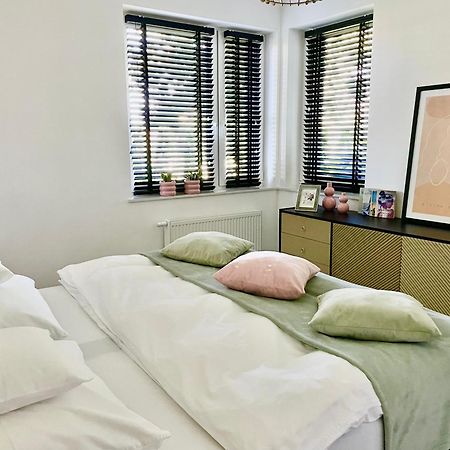 Apartament Ogrodowy Zakatek 乌涅尤夫 外观 照片