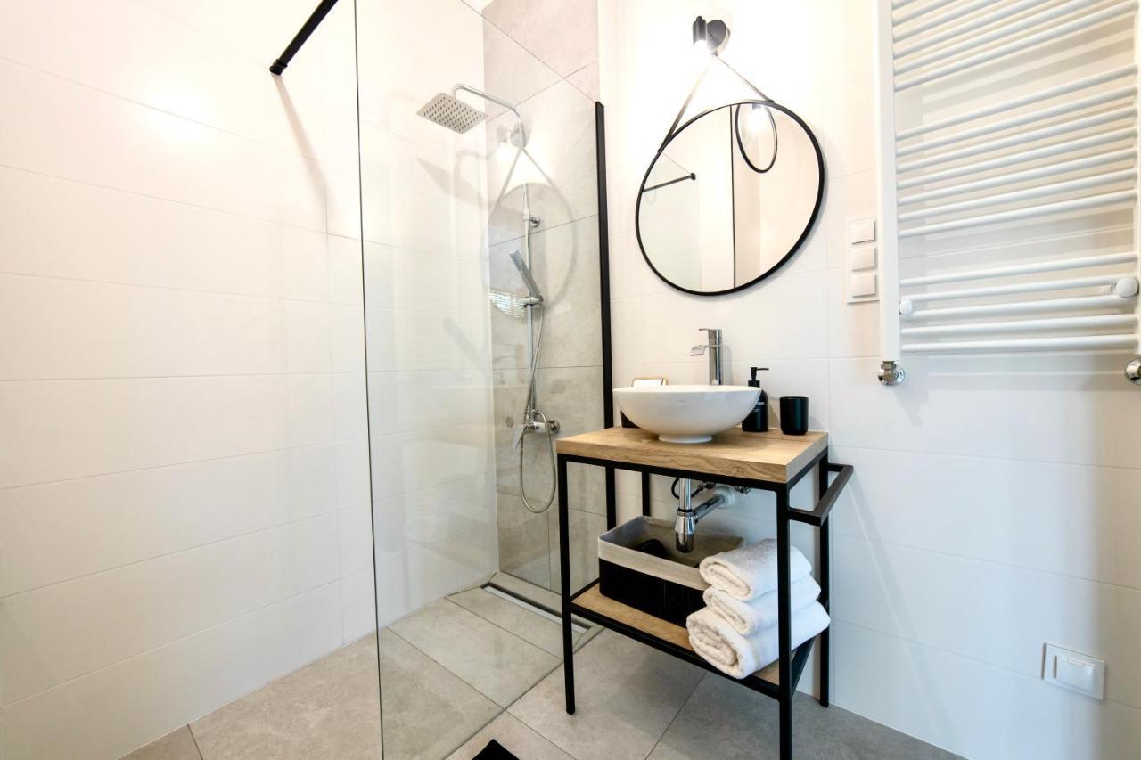 Apartament Ogrodowy Zakatek 乌涅尤夫 外观 照片