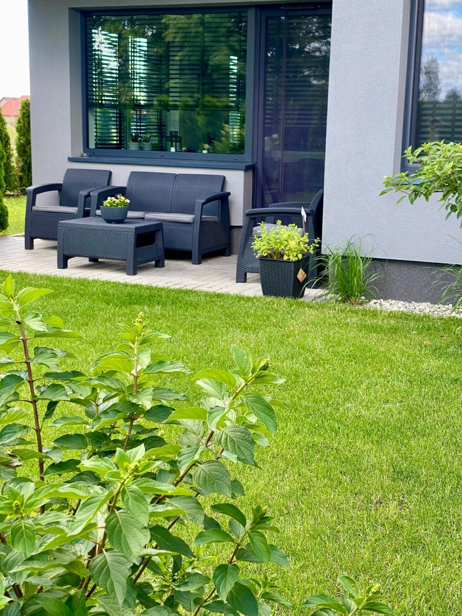 Apartament Ogrodowy Zakatek 乌涅尤夫 外观 照片
