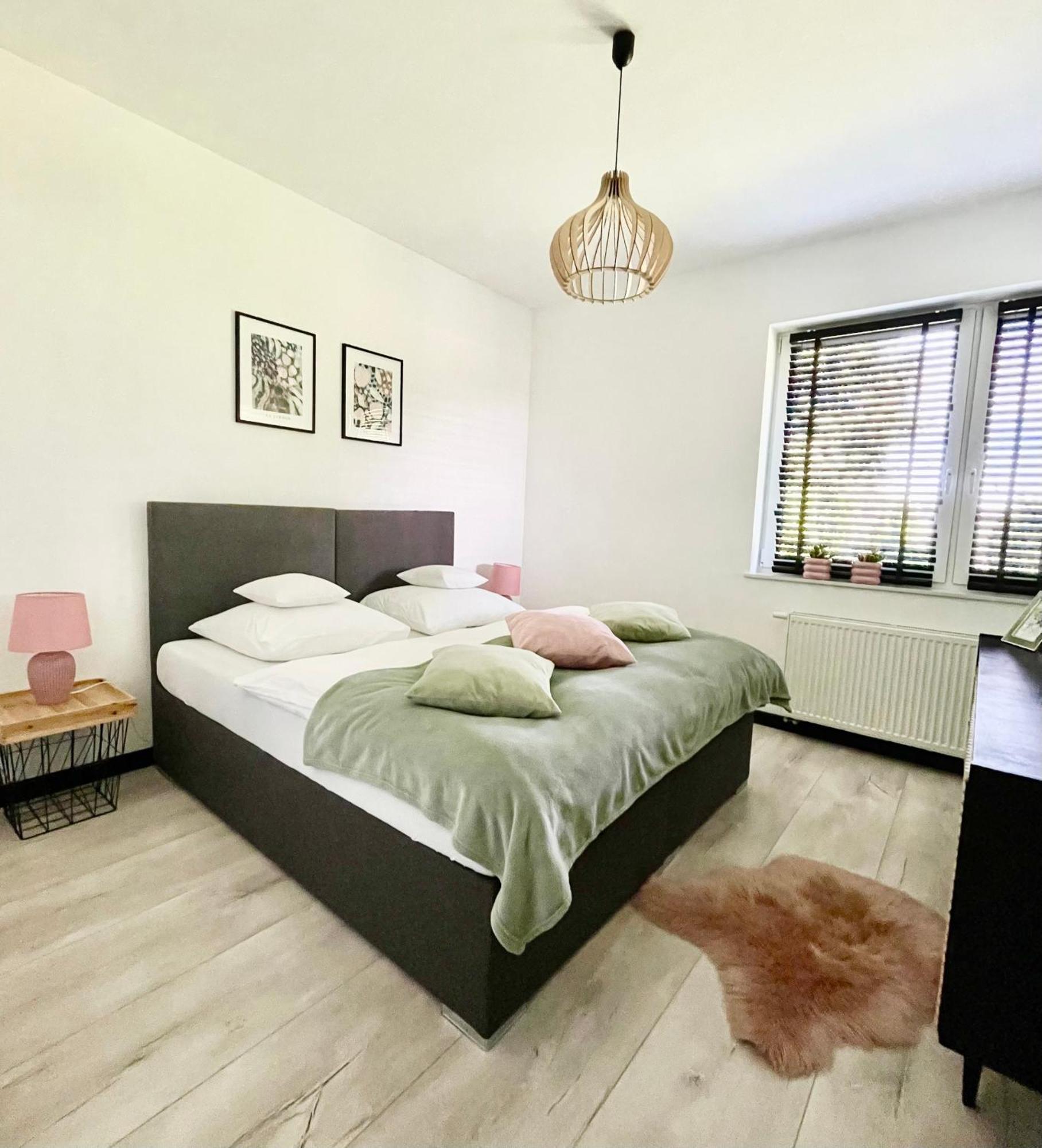 Apartament Ogrodowy Zakatek 乌涅尤夫 外观 照片