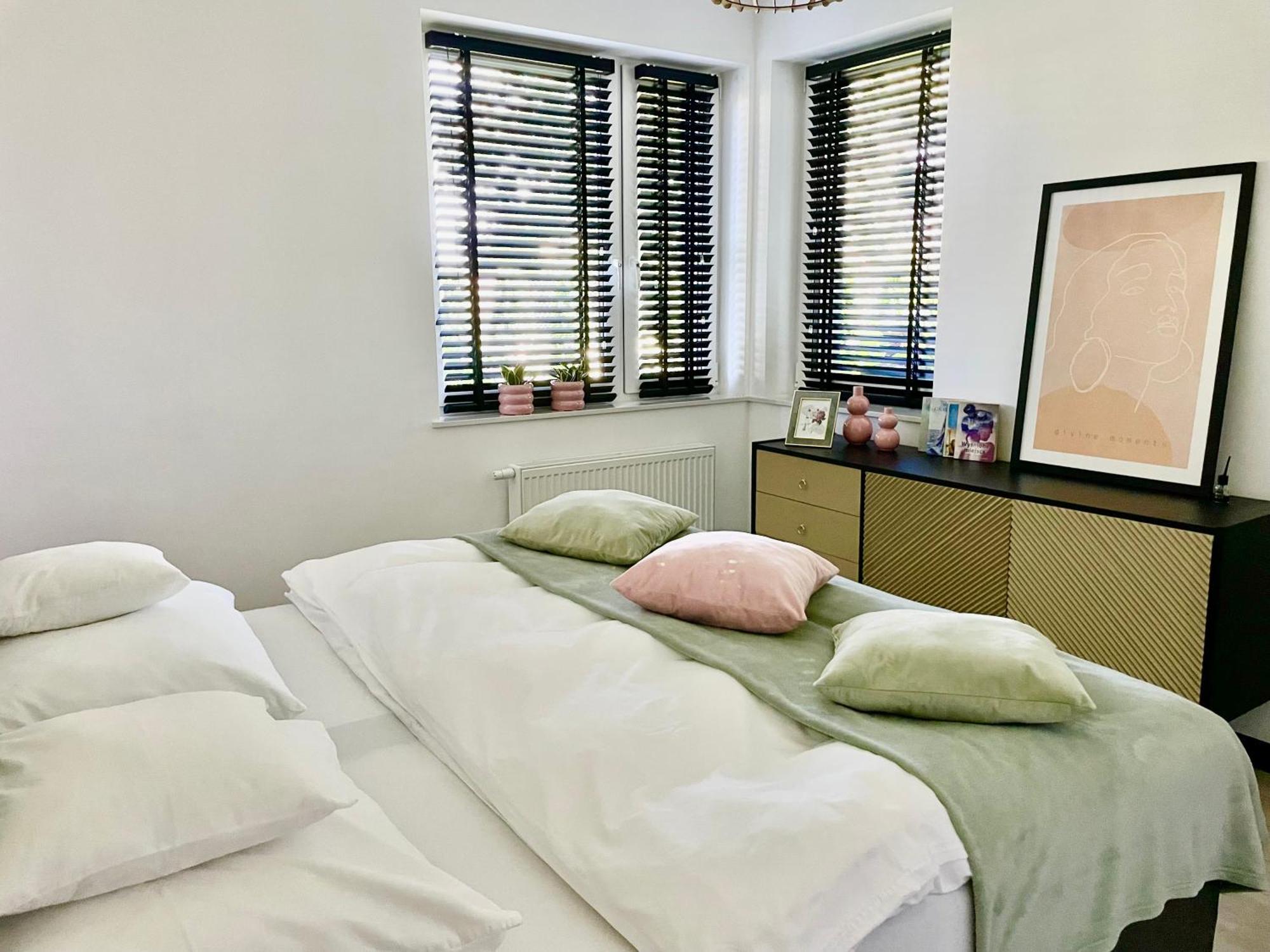 Apartament Ogrodowy Zakatek 乌涅尤夫 外观 照片