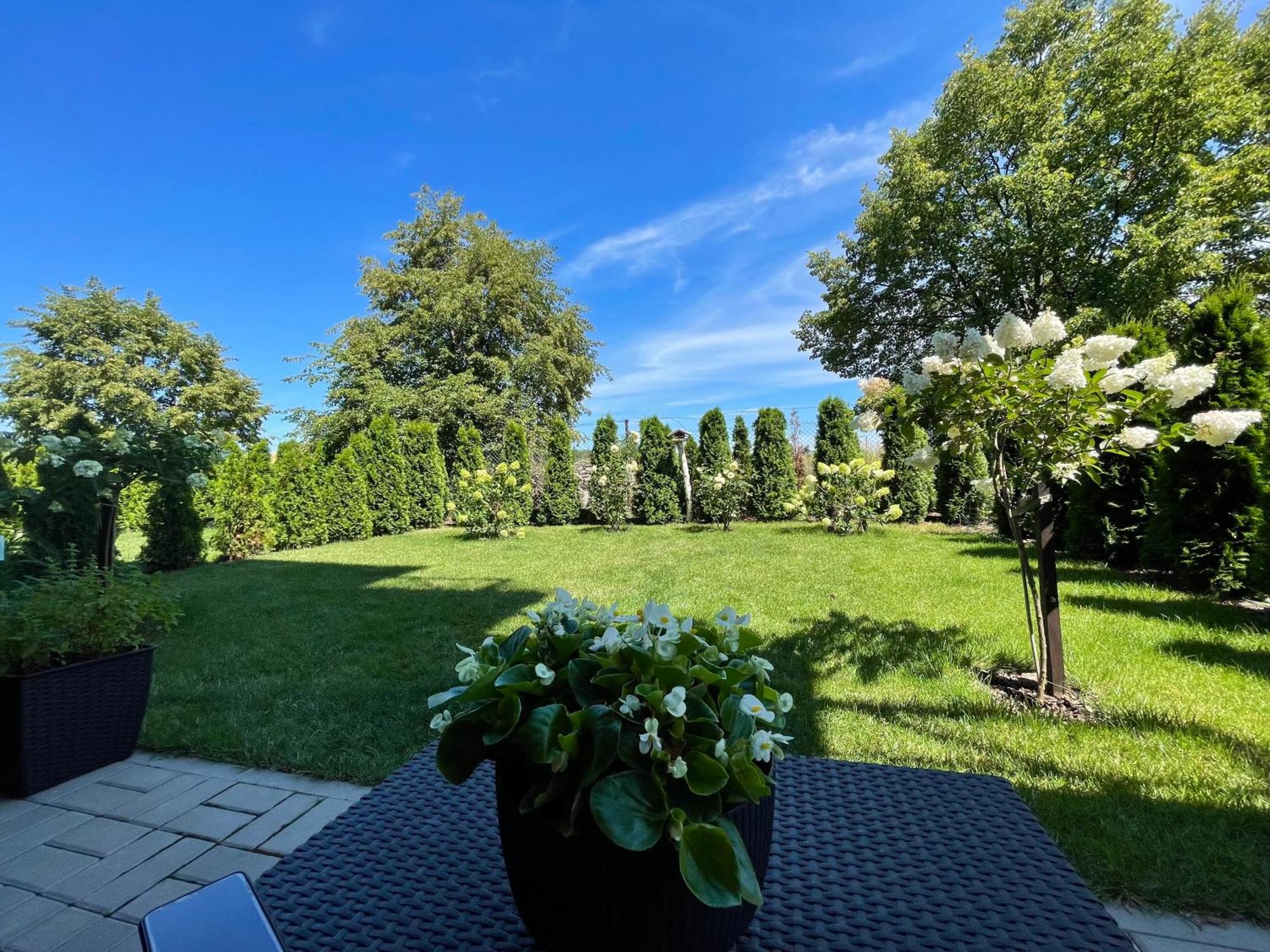 Apartament Ogrodowy Zakatek 乌涅尤夫 外观 照片
